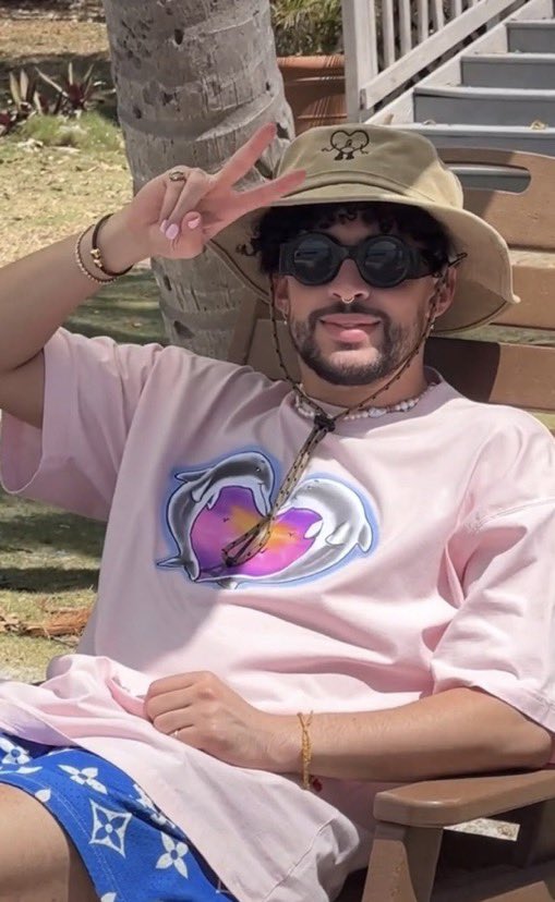 badbunny_global's tweet photo. Bad Bunny is a vibe ☀️ https://t.co/JiSQcSc0mp