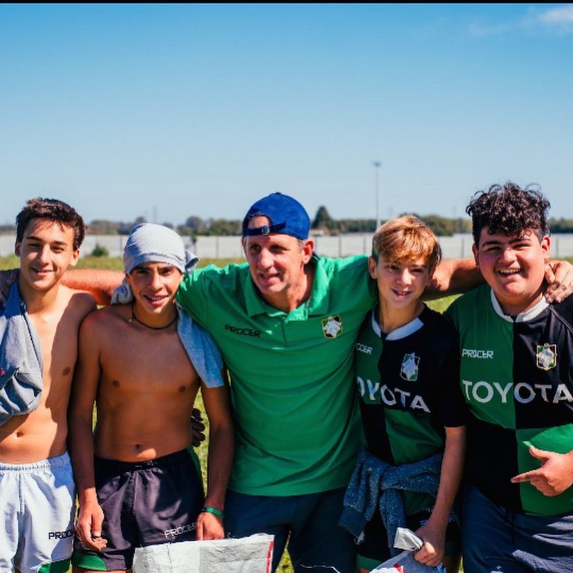 DuendesRC's tweet photo. Haciendo el Club! 💚🖤👻
•
Hoy conocimos el nuevo predio #DonBenito y junto con los chicos de juveniles y pre juveniles hicimos un trabajo solidario en las futuras canchas de rugby que vamos a tener en el club 💪
•
#HaciendoElClub #AlClubLoHacemosEntreTodos
#SomosDuendes https://t.co/m1fWjQ1twQ