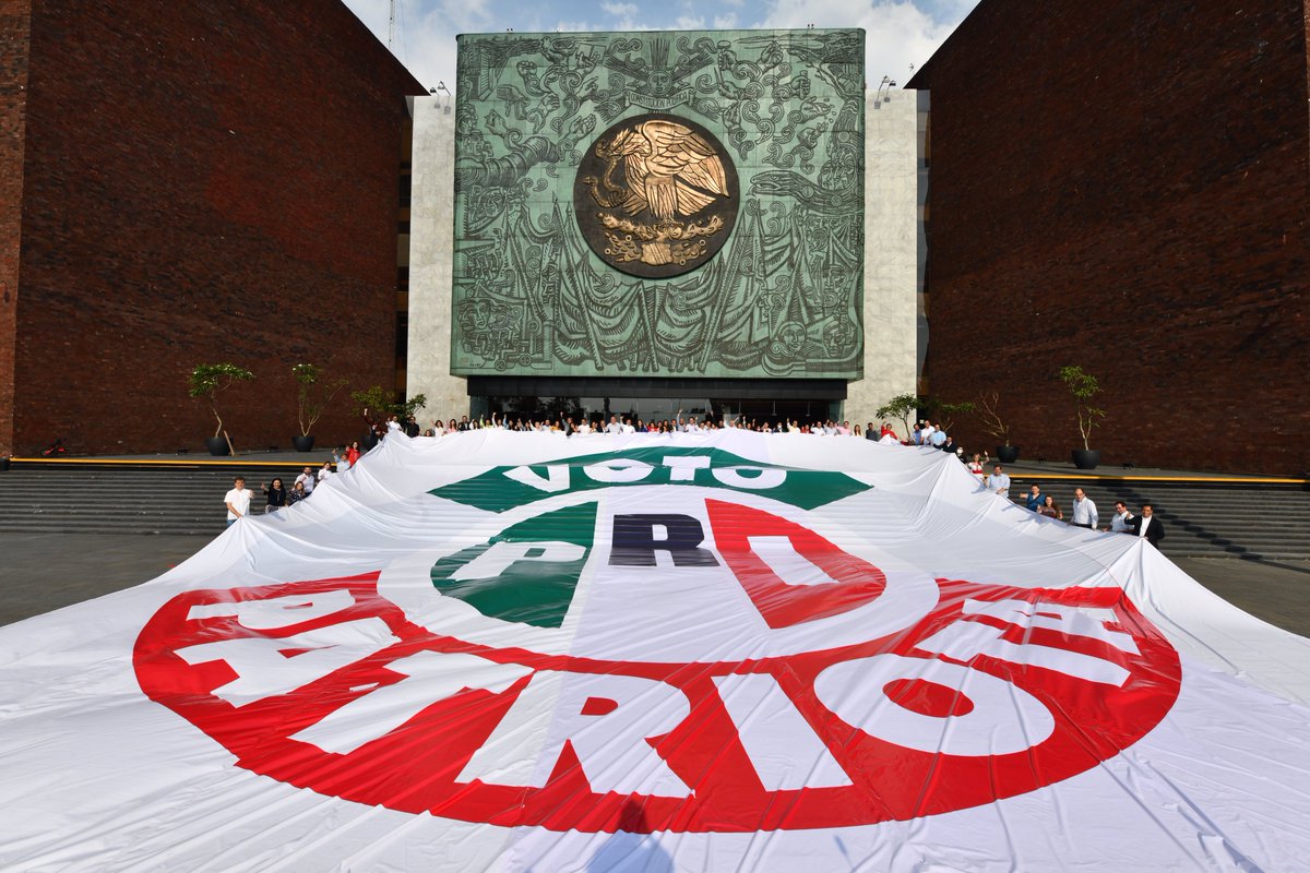 ¡Estamos listos los 70 diputados del PRI para dar un voto por la Patria! #AquíEstáElPRI 💪🏼🇲🇽