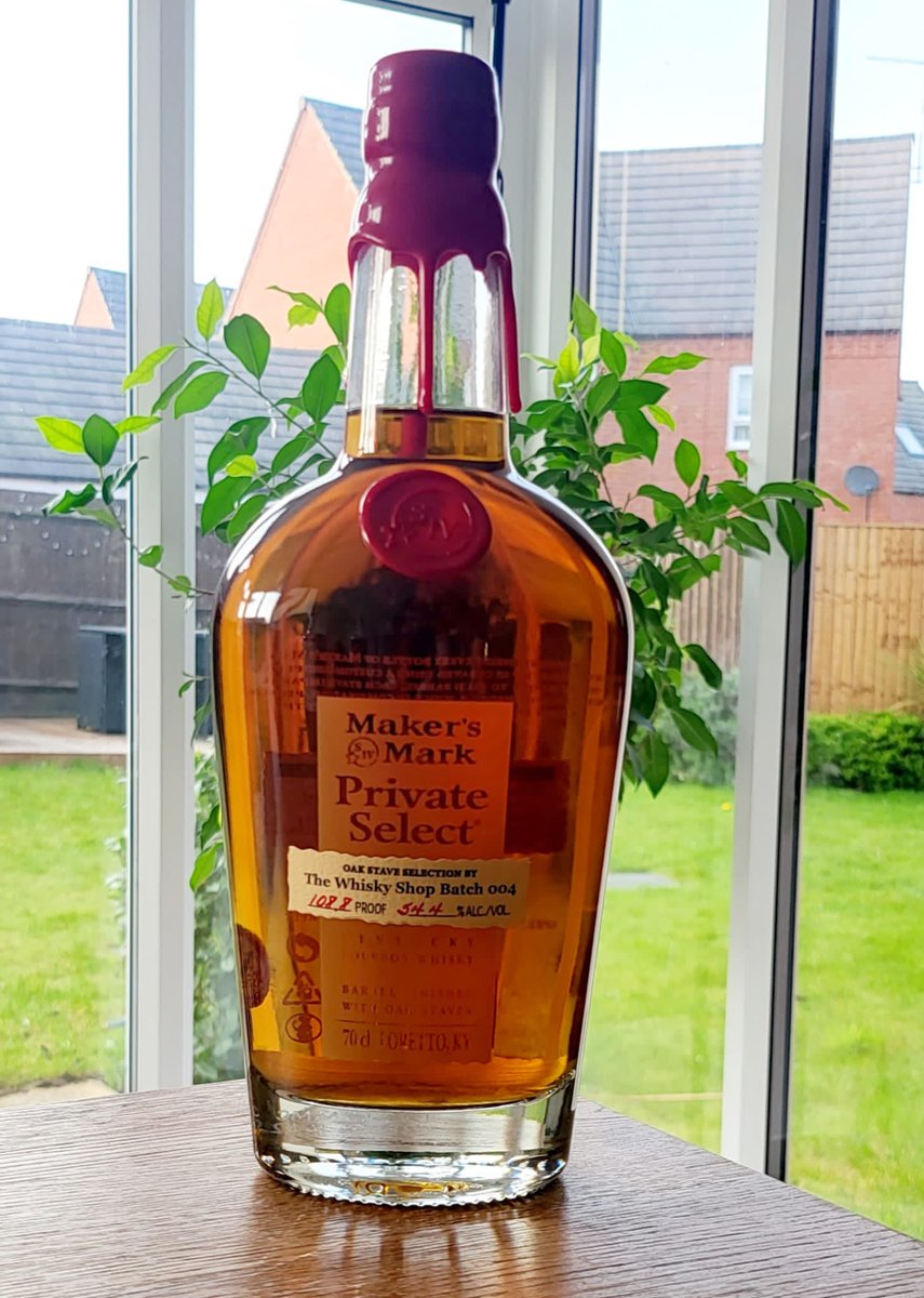 BourbonGents's tweet photo. A beautiful day deserves a beautiful bourbon. Maker’s Mark Private Select (@TheWhiskyShop Batch No.4) #bourbon #whisky #makersmark #makersmarkprivateselect #kentucky #thewhiskyshop #bourbongents https://t.co/8jU6yCROES