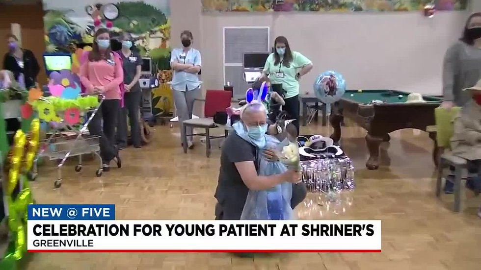 After an 89-day stay at @ShrinersGvl, Alice’s wish before her upcoming surgery was to have a spring parade. A wish  the staff enjoyed bringing to life!  Watch the video from her very special day! 💐❤️ow.ly/laVT50IEboB #scoliosis #HaloTraction