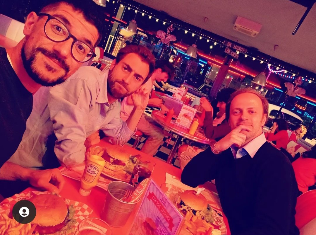 MrFox_86's tweet photo. A sfondarci in stile americano 🍔🇺🇲
#americandinner #friends #hamburger @ 1950 American Diner https://t.co/iUVpVMX4I9 https://t.co/dM6BK0L0gO