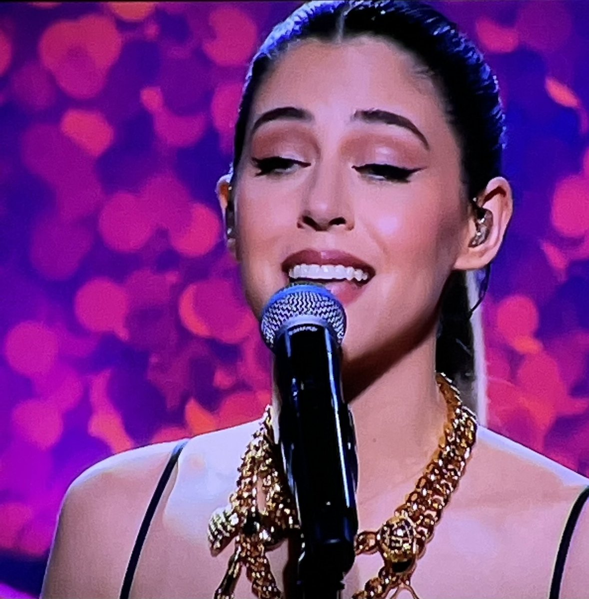 giotaded_'s tweet photo. Demy is the princess of the Pop #Chartshow #chartshowgr
Κοιτά πόσες χιλιάδες Καλοκαίρια..,.🍉⛱ https://t.co/6P31qb0YUI