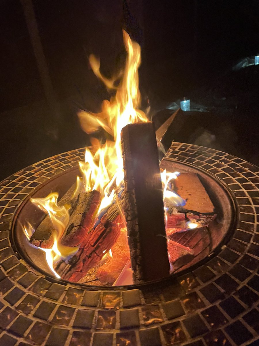 amy_jne's tweet photo. #fire #fullmoon #forgiveandrelease https://t.co/ieImExTw9O