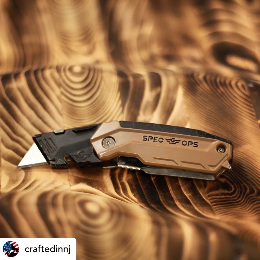SpecOpsTools's tweet image. &quot;The best folding utility knife I have ever used! Spec Ops Tools has some amazing tools that not only feel great in your hand but out perform its competition. I&apos;m using it to score my glue lines to prevent bleeding with the stain.&quot;
📷 by @craftedinnj
#woodworker #toughtools