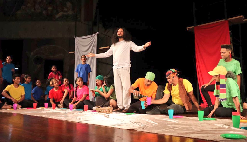 Ola_Rojita's tweet photo. Un éxito la presentación de la obra Jesucristo Súper Estrella en el Teatro Emma Soler de #LTQS el pasado #15Abril gracias al esfuerzo de la @Alc_Guaicaipuro y la Compañía Municipal de las Artes Escénicas y Musicales de la localidad #VenezuelaEsEmprender #SabadoSanto @farith15 https://t.co/nIp6SV5OHc