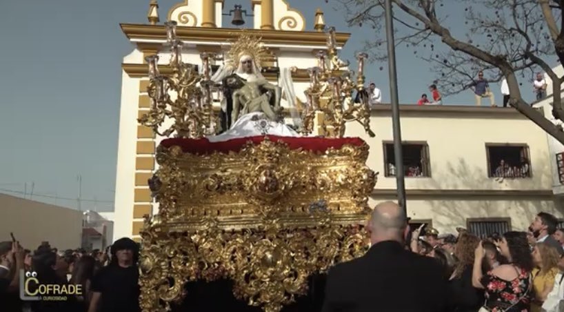 Salida de <a href="/HdadAmarguraDH/">Hdad Amargura DH</a> de su #capilla #ViernesSanto #SemanaSanta2022 <a href="/EDH_1969/">Estrella de Dos Hermanas</a> #cofrades #CofradeTV  

m.youtube.com/watch?v=GrloLl…