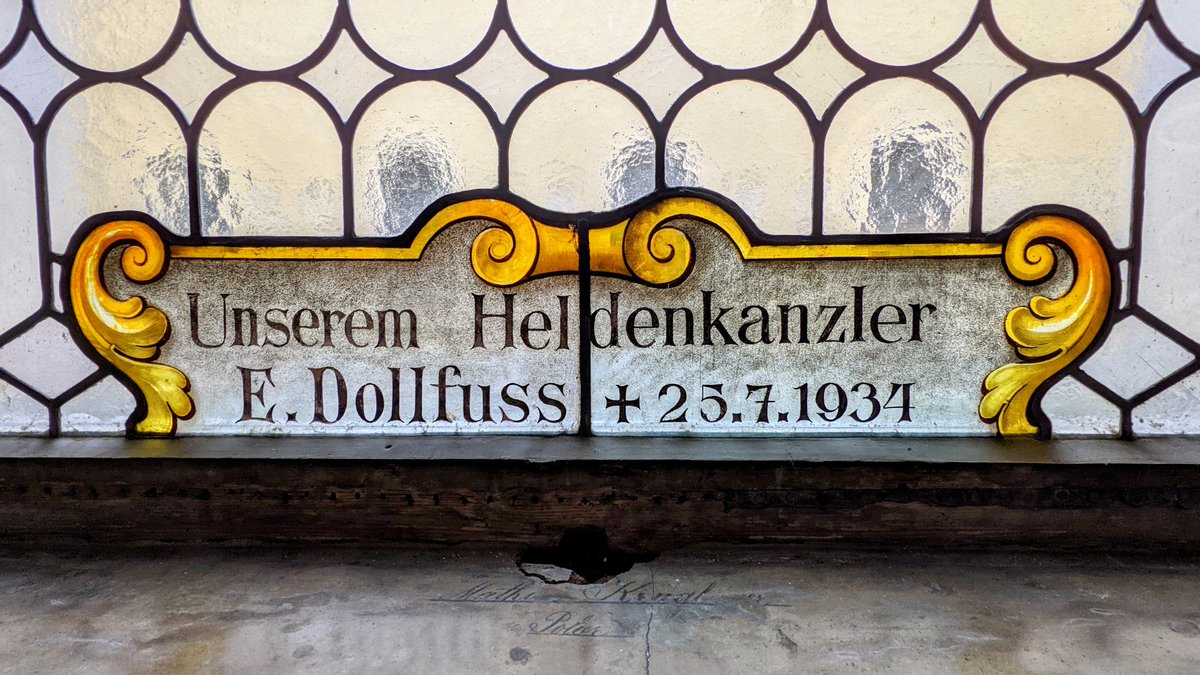 mikeemesser's tweet photo. #Texing ist überall. Sogar im Kloster in #Lambach.

#Dollfuß #Heldenkanzler https://t.co/lHWBo0XJwW