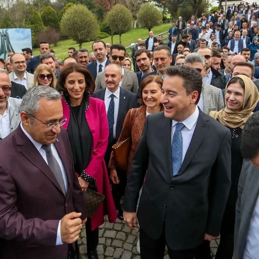 devamentese48's tweet photo. Genel Başkanımız Ali Babacan ve heyetinin vefat yıldönümü vesilesiyle Turgut Özal anıt mezarını ziyareti

#alibabacan #devapartisi #turgutözal @alibabacan @devapartisi https://t.co/hxP7Igde6L