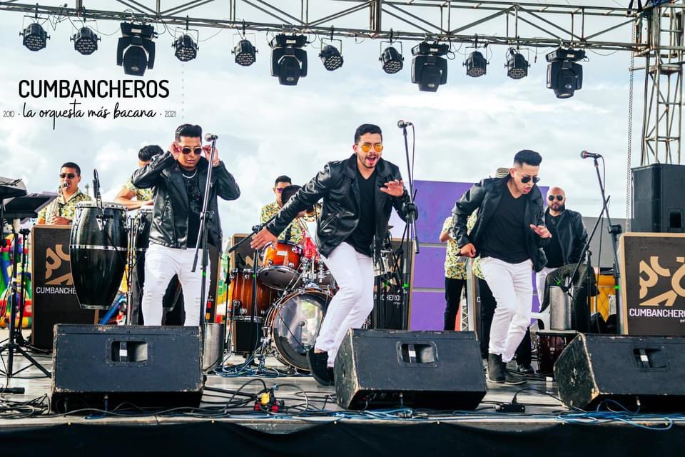 Cumbancheros's tweet photo. #Cumbancheros, una diferencia sustancial en orquesta!!! 
De Quito para el mundo...🌎🌍🌏 https://t.co/cD1TPS22kB