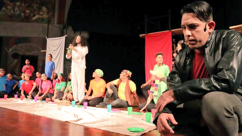 Ola_Rojita's tweet photo. Pieza teatral con más 40 años de trayectoria conquistó los corazones de los habitantes de #LTQS @Alc_Guaicaipuro #SabadoSanto #VenezuelaEsEmprender @farith15 @MirandaGob @VamosMiranda @alejabolivarian @Elias_Cabeza https://t.co/1yq8QN2KRb
