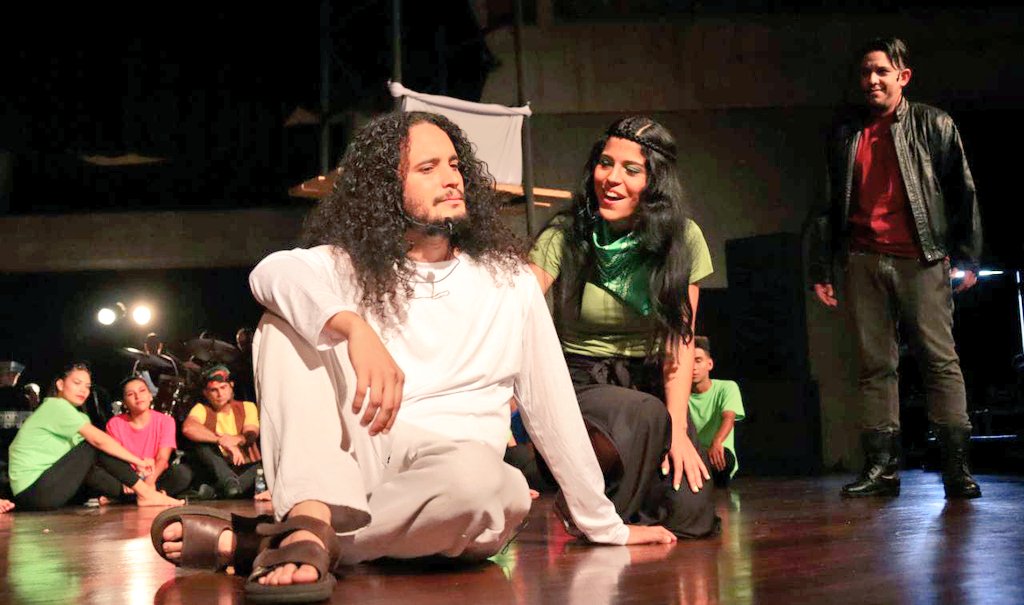 Ola_Rojita's tweet photo. Pieza teatral con más 40 años de trayectoria conquistó los corazones de los habitantes de #LTQS @Alc_Guaicaipuro #SabadoSanto #VenezuelaEsEmprender @farith15 @MirandaGob @VamosMiranda @alejabolivarian @Elias_Cabeza https://t.co/1yq8QN2KRb