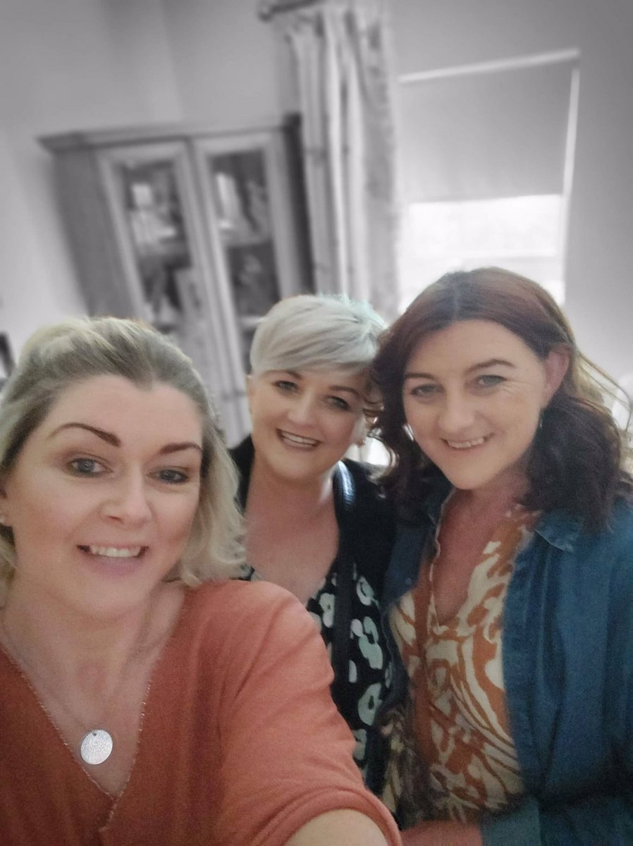sharonf1973's tweet photo. #proseccotour @jomcnally #sisters https://t.co/5aX3YnR4XQ