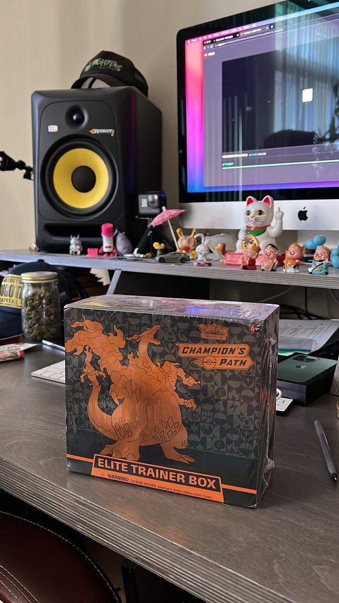 BLANCHftb's tweet photo. Should I do a live box break tonight? #Charizardhunting https://t.co/v76vItQb99
