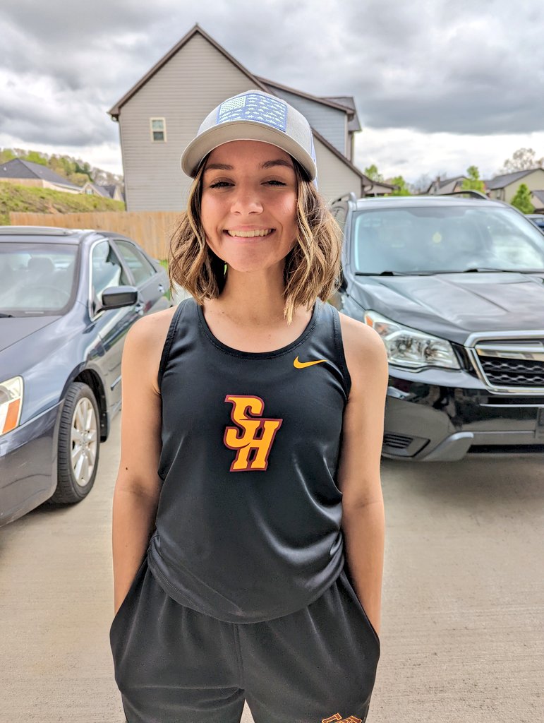 C_Banner_VFL's tweet photo. New #discus PR for @lauryn_banner today 💪 and the new uniforms are 🔥 https://t.co/bImDEiMcP1