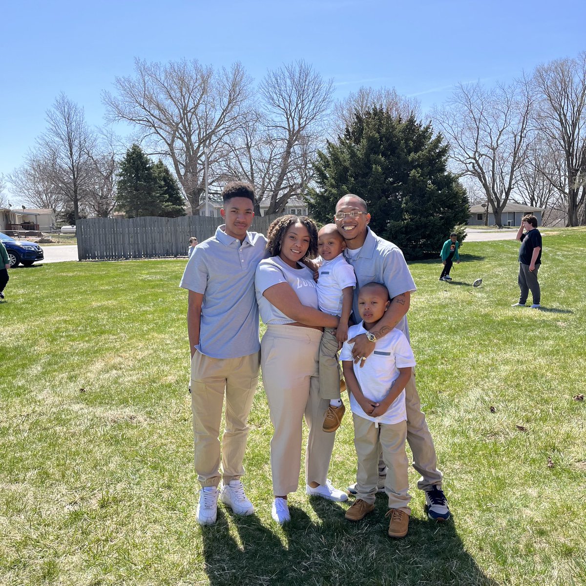 SmoovYungBrutha's tweet photo. Royal Easter From Our family to yours❤️‍🩹🙏🏾👨‍👩‍👦‍👦👑 
#RealSaliva🦁 #FrazierProductions🎬 #DaSmoovWay💱 https://t.co/enqopwYQEm