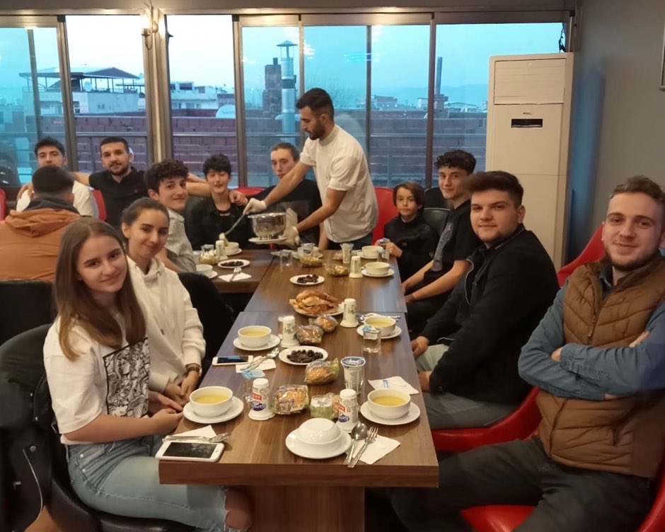 ZaferFolklor's tweet photo. Zafer Halk Oyunları ailesi olarak iftar soframızda buluştuk!

Yönetim Kurulumuz, sevgili dansçılarımız, değerli üyelerimiz ile kalabalık iftar soframızda biraraya geldik. https://t.co/fCCOxD6Gbo