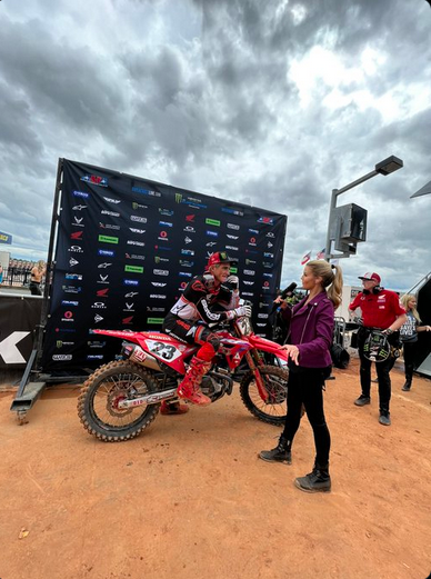 .@_ChaseSexton
 takes the win 450SX Heat Two 🏁

#SupercrossLIVE