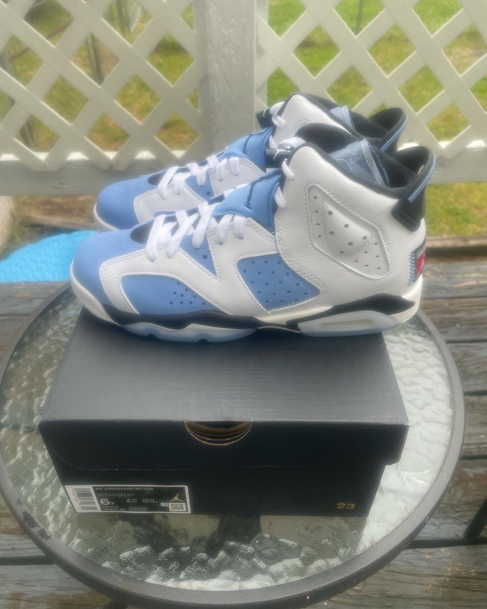 Soles864's tweet photo. Jordan 6 “UNC”
Size 6
#jordan #nike #unc #like #comment #share #resellercommunity #explore #explorepage #worldwide #greenvillesc #sneakers #sneakerhead #buy #sell #trade https://t.co/JFxIJLldEC