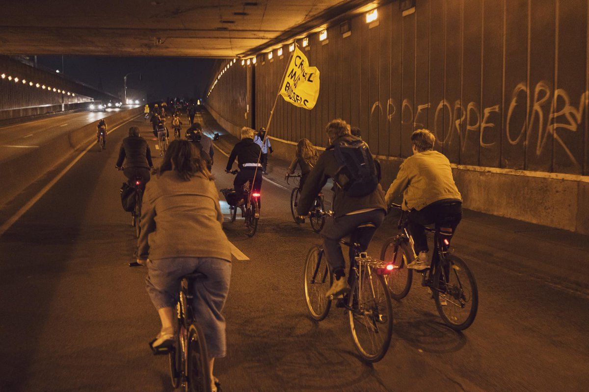 Only two more weeks to wait before the next Critical Mass!
🏴‍☠️
Last month we were around 1300 happy cyclists riding for safer streets in Brussels. 
Lets do better on April 29th!
🤠
#LetsDoBetter
#LetsRideTogether
📸 by @sprocketrocket_ninja

x.com/Sprocketrocket…