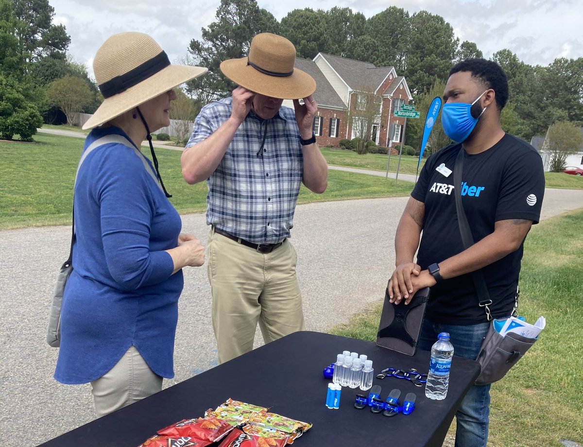 DenzelC01's tweet image. Outside with Team Allyance #MakingItMatter by educating the community that #ATTFiber is here and ready to take the entertainment experience to the next level ✅ @AndreSanad @DylanJohnsonRSC @JDoverATT @MichaelCLE21 @seanlee1007 @AllyG52 @BuegelerS @jerryfornwalt @404girl 🚙💨💨