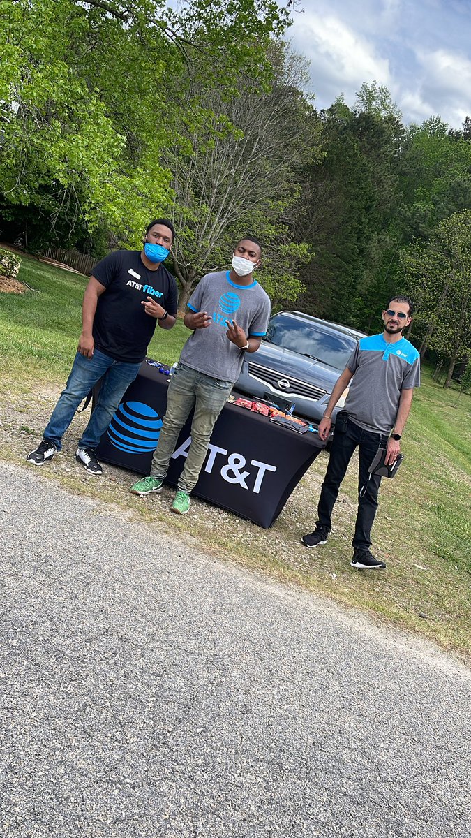 DenzelC01's tweet image. Outside with Team Allyance #MakingItMatter by educating the community that #ATTFiber is here and ready to take the entertainment experience to the next level ✅ @AndreSanad @DylanJohnsonRSC @JDoverATT @MichaelCLE21 @seanlee1007 @AllyG52 @BuegelerS @jerryfornwalt @404girl 🚙💨💨