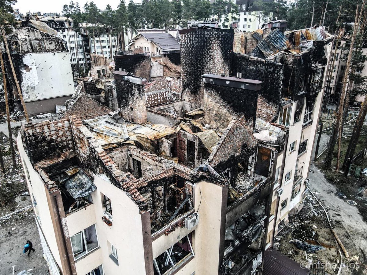 DefenceU's tweet photo. Irpin, like many other Ukrainian cities, like Aleppo before, was kissed by the russian world.
Kiss of death.
Photo by Misha Djos https://t.co/WMUgx8uKg6