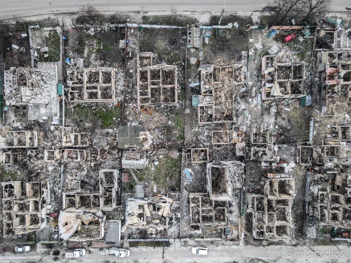 DefenceU's tweet photo. Irpin, like many other Ukrainian cities, like Aleppo before, was kissed by the russian world.
Kiss of death.
Photo by Misha Djos https://t.co/WMUgx8uKg6