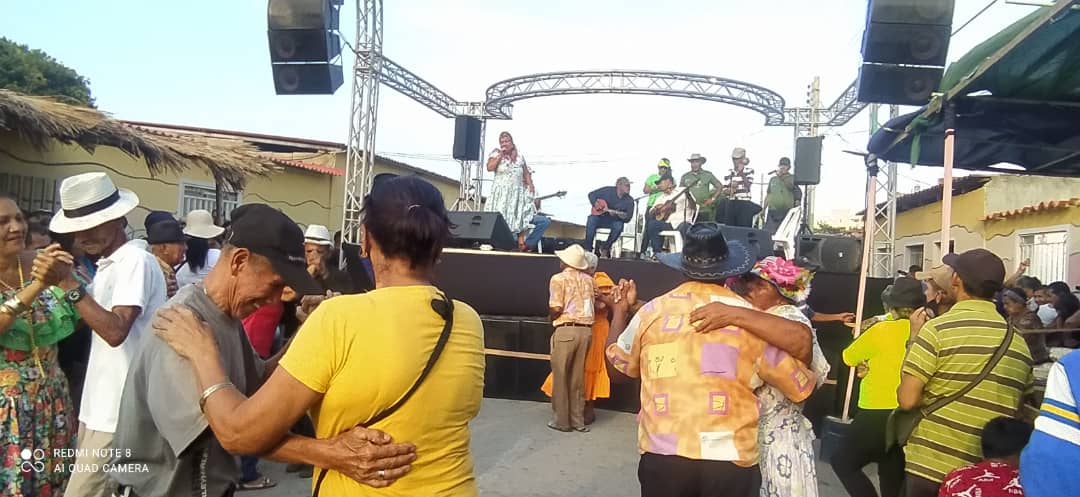 YO❤️CUMANÁ

No se pierdan la "Feria de las Pepitonas" y su hermosa Gala Cultural en Cumaná. 

Deléitate de estos frutos marinos en el sector de Caigüire y pásala bien en esta Semana Mayor.

#VenezuelaEsEmprender <a href="/lossifontes/">LUIS JAVIER SIFONTES</a> alcalde de #Cumaná
