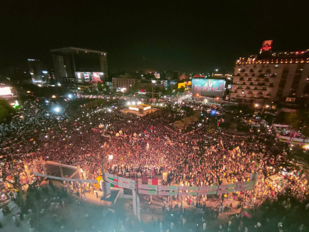MuradRaasMR's tweet photo. At Liberty Protest tonight. “Rok Sakko Tu Rok Low”
#امپورٹڈ_حکومت_نامنظو 
#ImranKhanVsWesternSlaves 
#غداری_ناقابل_معافی https://t.co/26aBgWPvt9