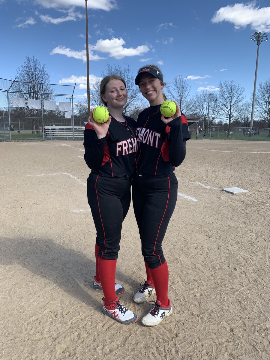 FREMONTSOFTBAL1's tweet photo. The 💣 squad is at it again.    Fremont Lady Eagles have officially tied the single season home run record at 13.   💪💪🥎🥎🥎 https://t.co/165EtdNlnc