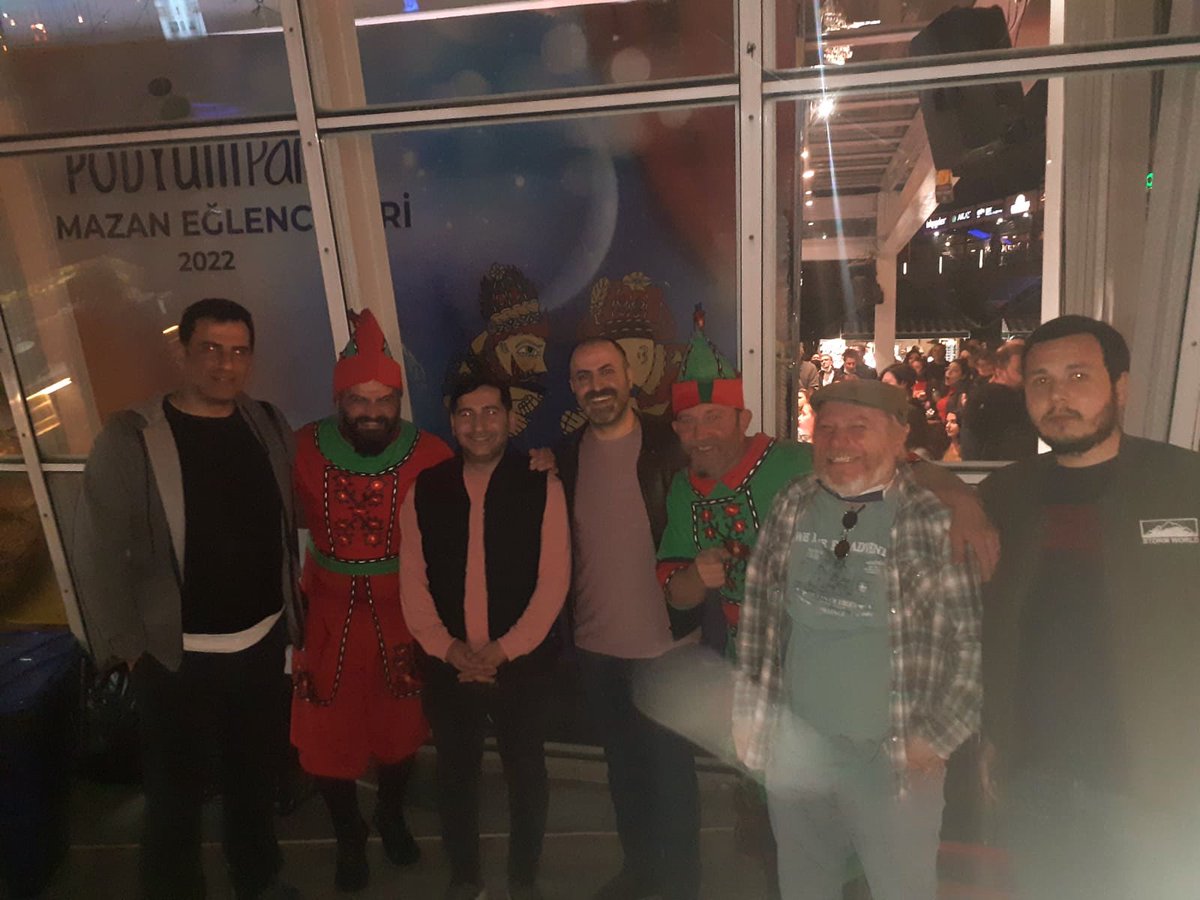 Nilüfer İlçe Kültür ve Sanat Politikaları başkanımız Erkan Özbay ve yönetim kurulu üyelerimiz, Bursamızın simgesi Karagöz ve Hacivat oyununa katılım sağlayarak tiyatro emekçilerimizin dünya sanat gününü kutladı, sorunlarını dinledi, çözümlerimizi paylaştı. 

#sanatındevası