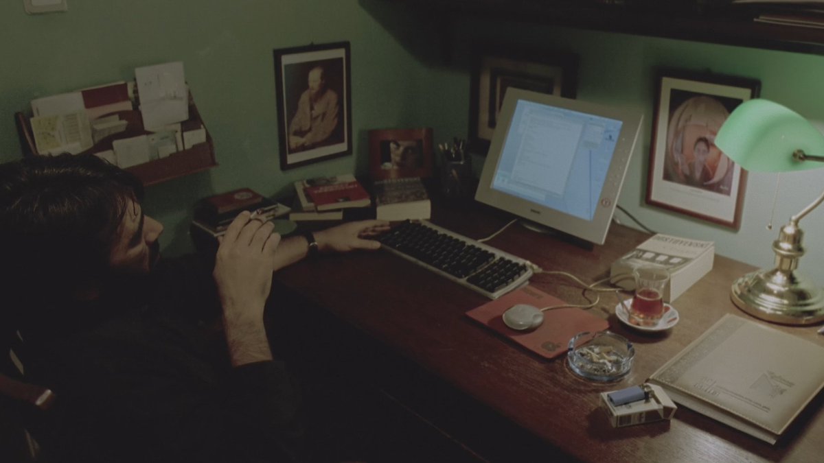 Anlamla bir bağı olanlar yaşarlar, diğerleri hayatta kalır.
- Zeki Demirkubuz