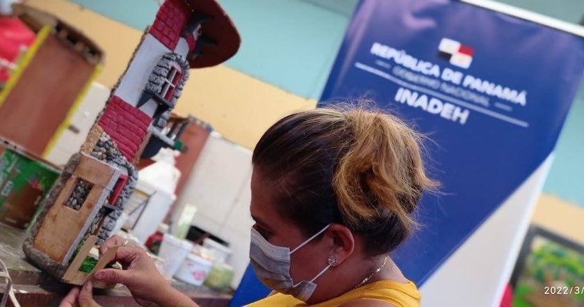 InadehOficial's tweet photo. ▶️de capacitarse en un oficio que resalta el folclore y la cultura de la región de Azuero. Al finalizar este curso el grupo se capacitará en Confección de Máscaras de Diabólicos. #INADEHContigo https://t.co/gBrgLVpSgq