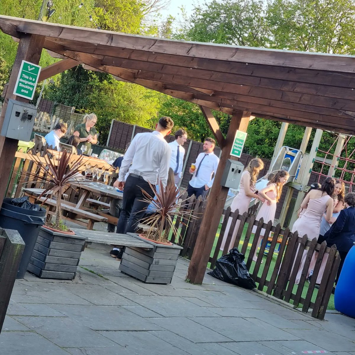 ROBNEALshowman's tweet photo. Fantastic wedding today in St Neots for Gary &amp; Fiona. Lovely guests and the perfect setting with great weather! ♣️♥️♠️♦️ https://t.co/BGh6FBBAxM