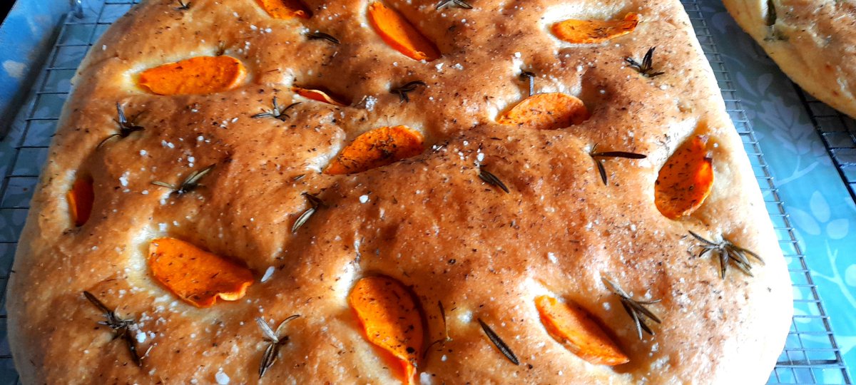 Ivycottagebaker's tweet photo. Ooooooh look what you could've won today #easterrally #stainmorerailway #kirkbystephen #shareyourloaves Wild garlic and chilli focaccia #wildgarlic #ramsons #Chilli #focaccia Yes it really is that good...๐ oh the alternative was sweet potato and rosemary #sweetpotato #rosemary https://t.co/ZnGDMwUboQ
