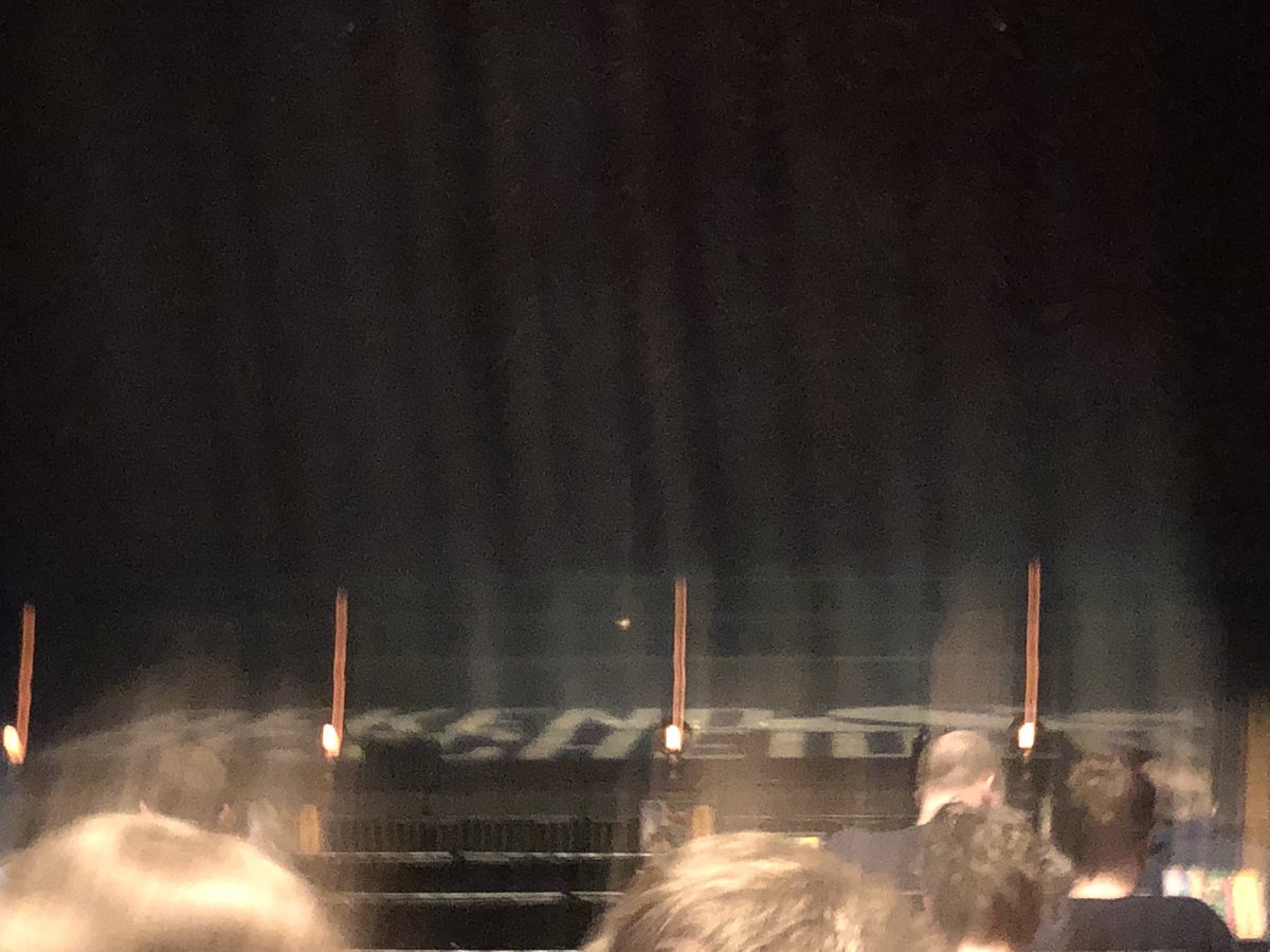 LPwouter's tweet image. Eindeloze bewondering voor wat je doet als comedian en daarbuiten @xanderycke! Hier een mislukte foto van voor je show in het Brugs concertgebouw vanavond, want zo goed zijn camera’s in iPhones nu ook weer niet.