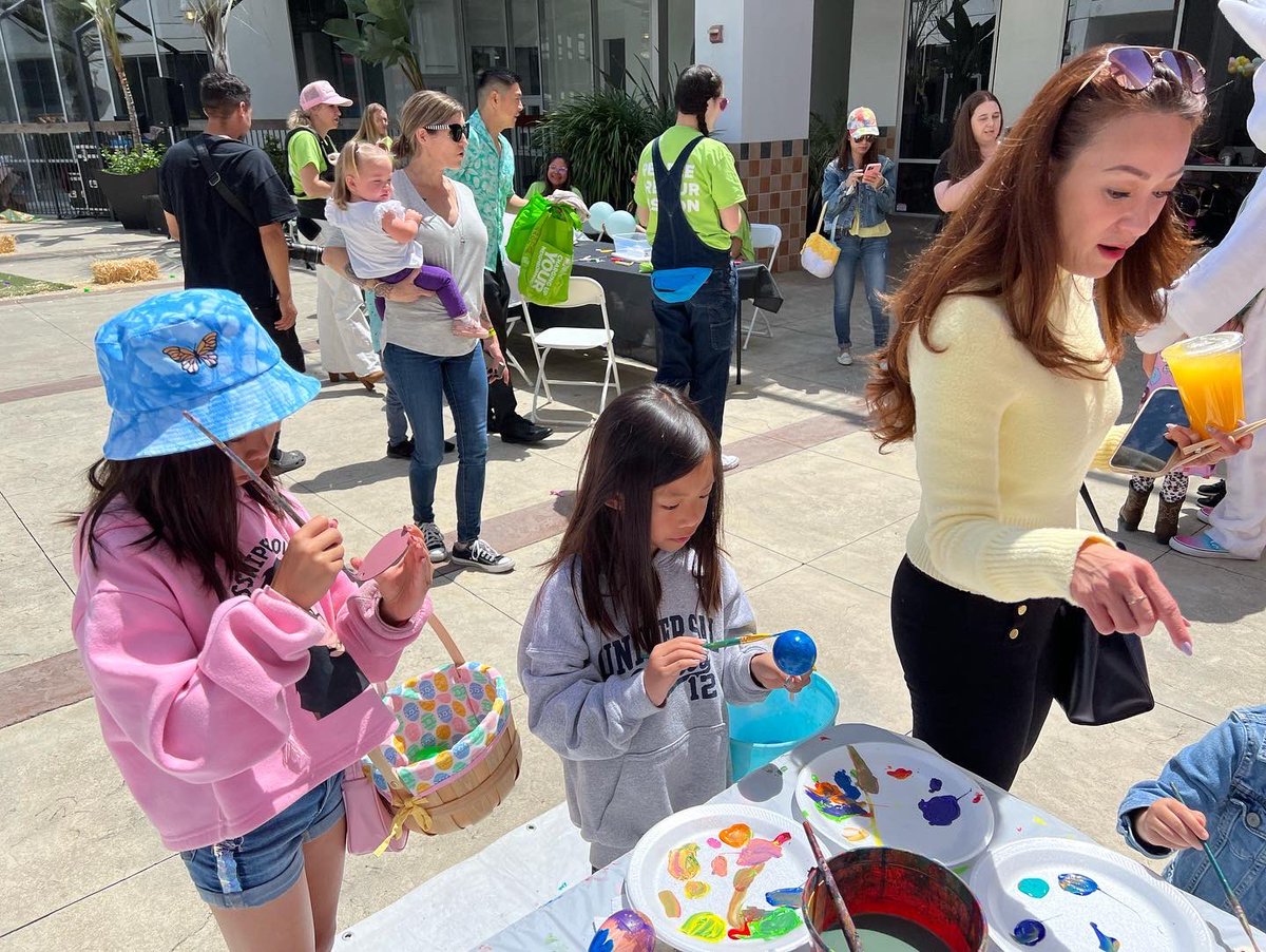 jacktheartister's tweet image. Painting Eggs the Kaleidoscope today.
#artoc #freeartevent #eggpainting #eggpaint #jackthe artist #artsandcommunity