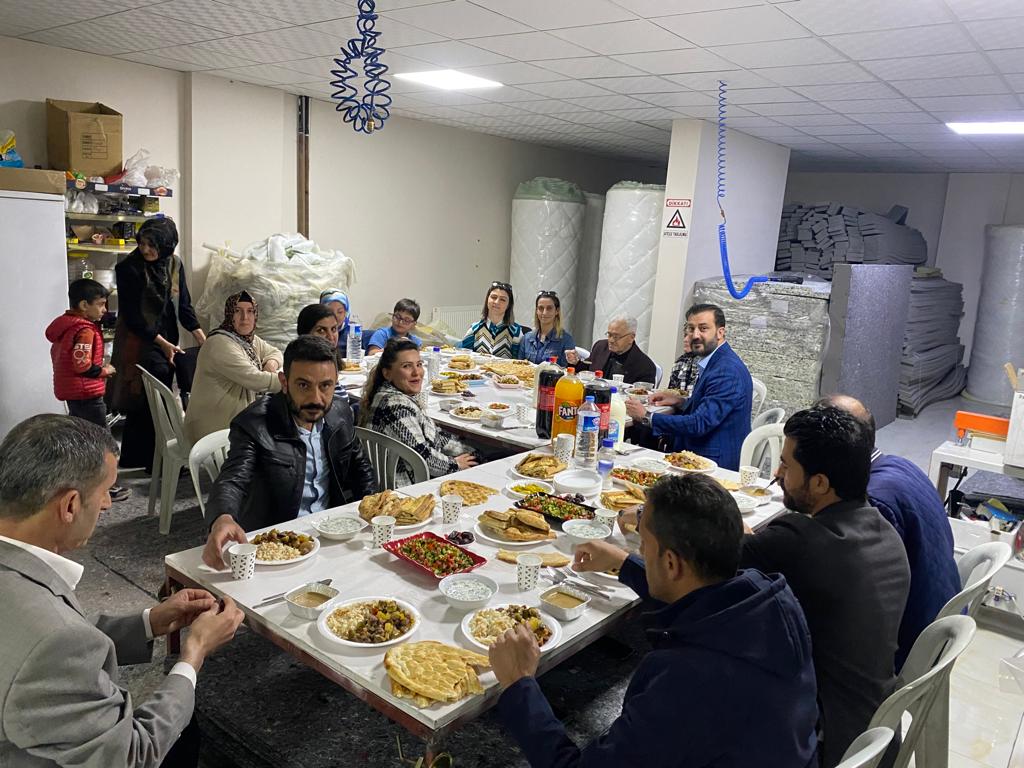 Edaizci (@edaizci3) on Twitter photo Huzurun güzelliğin sevginin hoş sohbetin bir arada olduğu.Bereketli Ramazan ayında afiyet dolu güzel davetin için <a href="/vhpkstrk/">Vahap KISTIRAK</a> çok Teşekkür ederim.İftarın güzelliği hep üzerinizde olsun.
#Hayırlıİftarlar
<a href="/NurettinBKTE/">Nurettin BÜKTE</a>
<a href="/ArzuDem76575625/">Arzu Demirkol</a>
<a href="/Emine66820077/">Emine</a>
@maturidi23
<a href="/KoluacDag/">filiz koluaçık Dağ</a> Huzurun güzelliğin sevginin hoş sohbetin bir arada olduğu.Bereketli Ramazan ayında afiyet dolu güzel davetin için <a href="/vhpkstrk/">Vahap KISTIRAK</a> çok Teşekkür ederim.İftarın güzelliği hep üzerinizde olsun.
#Hayırlıİftarlar
<a href="/NurettinBKTE/">Nurettin BÜKTE</a>
<a href="/ArzuDem76575625/">Arzu Demirkol</a>
<a href="/Emine66820077/">Emine</a>
@maturidi23
<a href="/KoluacDag/">filiz koluaçık Dağ</a>