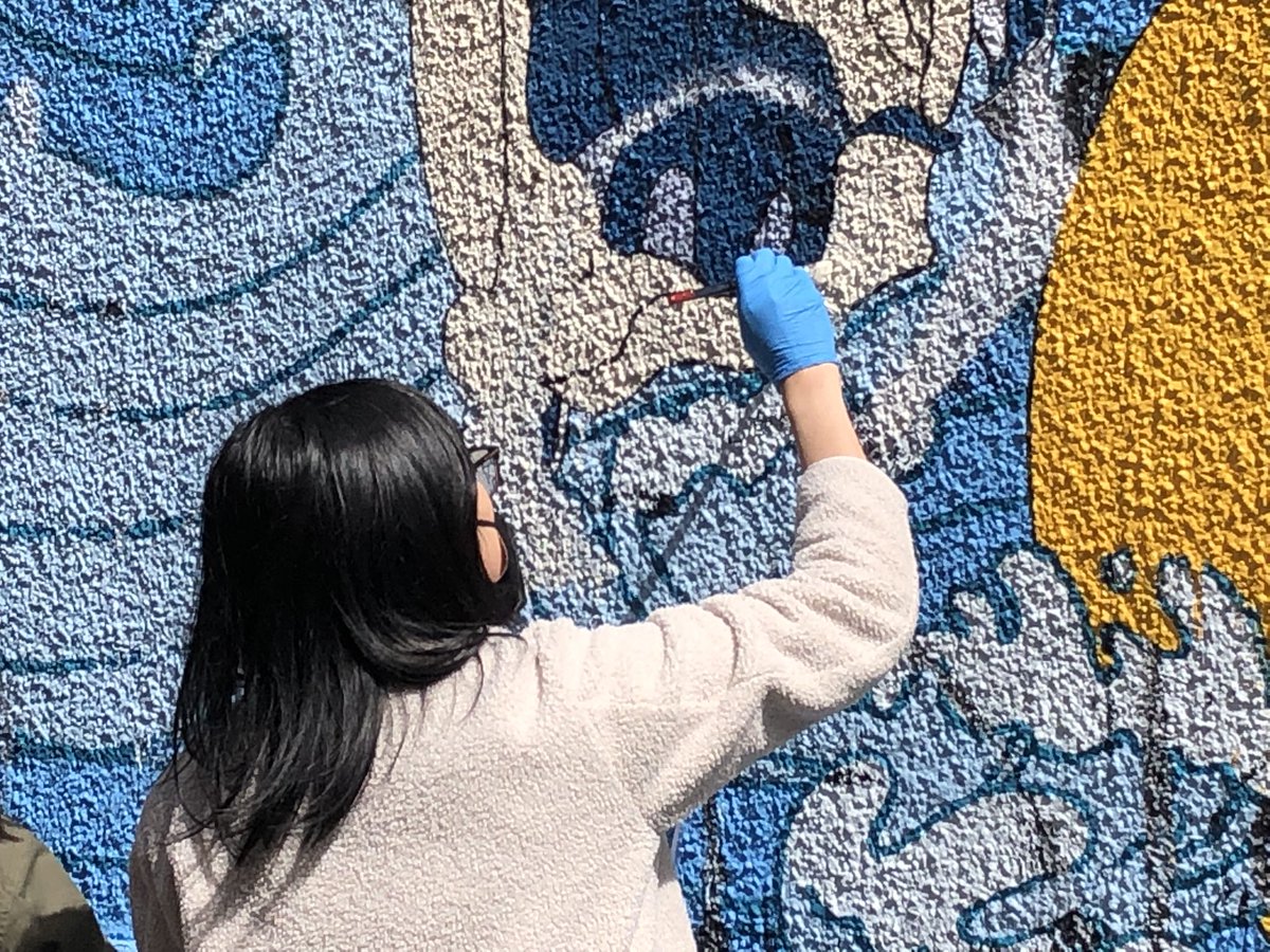 KRobNews1's tweet photo. Overwhelming community support to repaint vandalized mural in #chinatownyvr https://t.co/iu1fnrYicD