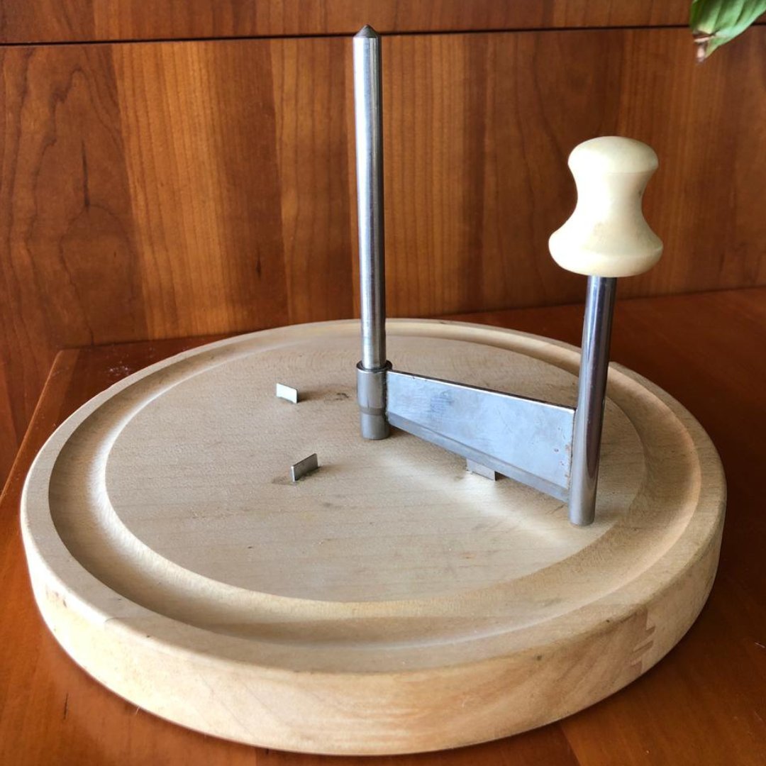 espaco_gourmet's tweet photo. Cortador de queijo marca Brevets Inter com 23cm de diâmetro
Disponível: Em estoque
R$69,00 https://t.co/4N8tGrlrIL