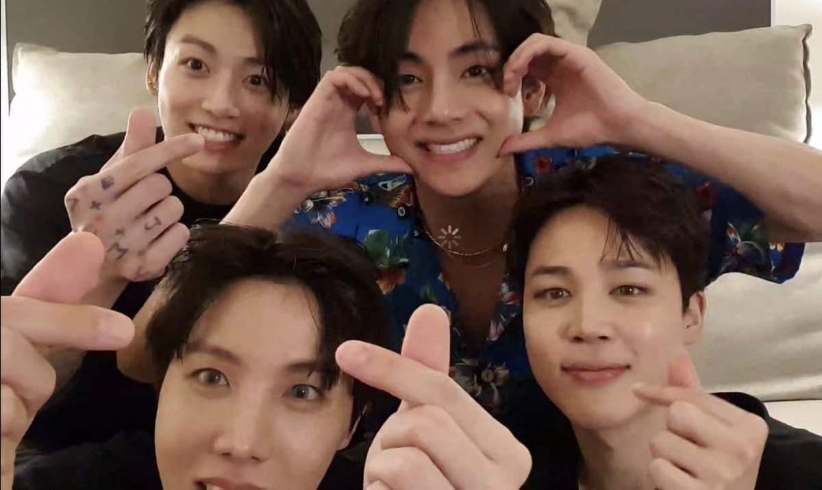 JKookieK15's tweet photo. #BTS #pakistanlovesbts💜💜#btslive💜💜#jk🐰💜❤🔐🌍#V🐯💜❤#hobi🦄💜❤#jiminahhhh🐥💜❤#cutiesinoneframe💜❤#bts_notice_pak_armys💜💜💜 https://t.co/HyFpY6WOjP
