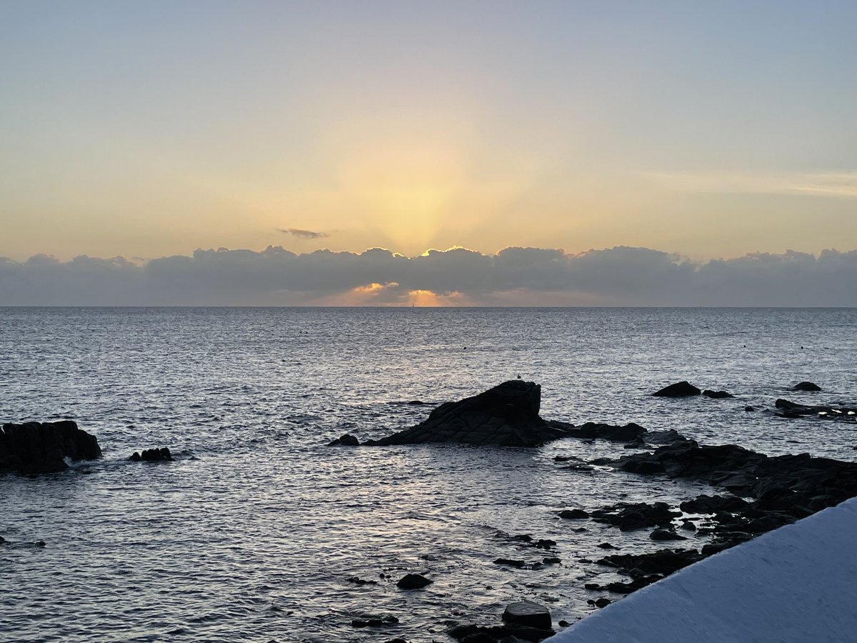 secret_swimmer's tweet photo. This was just before an early morning #seaswim recently. There have been some great #sunrises lately. Recently #DublinBay #40foot #Wellbeing #openwaterswimming https://t.co/58TRwlpz73