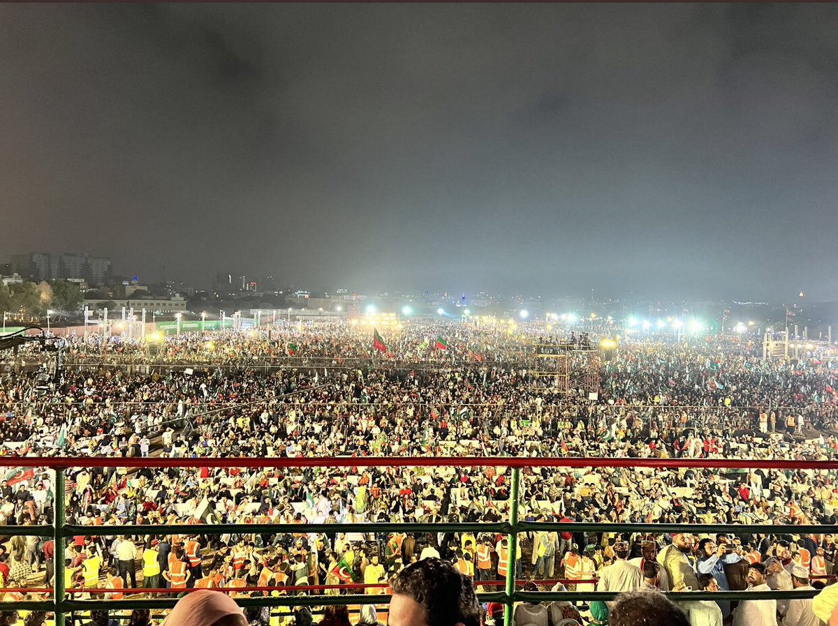 syedadeelahsan's tweet photo. یہ نہ پوچھو کتنے آدمی تھے یہ دیکھو "آئے" تھے یا "لائے" گئے تھے https://t.co/QXtxsTZB82