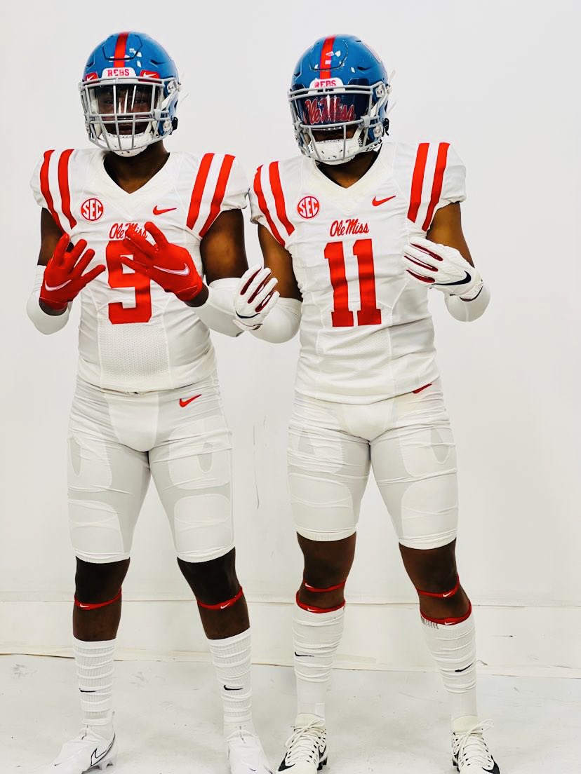 fred_giles27's tweet photo. Had a great day today at the university of Mississippi💙. #hottytoddy @Hurricane_92 @ty_mimbs @tygeorge23 @OleMissFB https://t.co/fc8ICl7DSJ