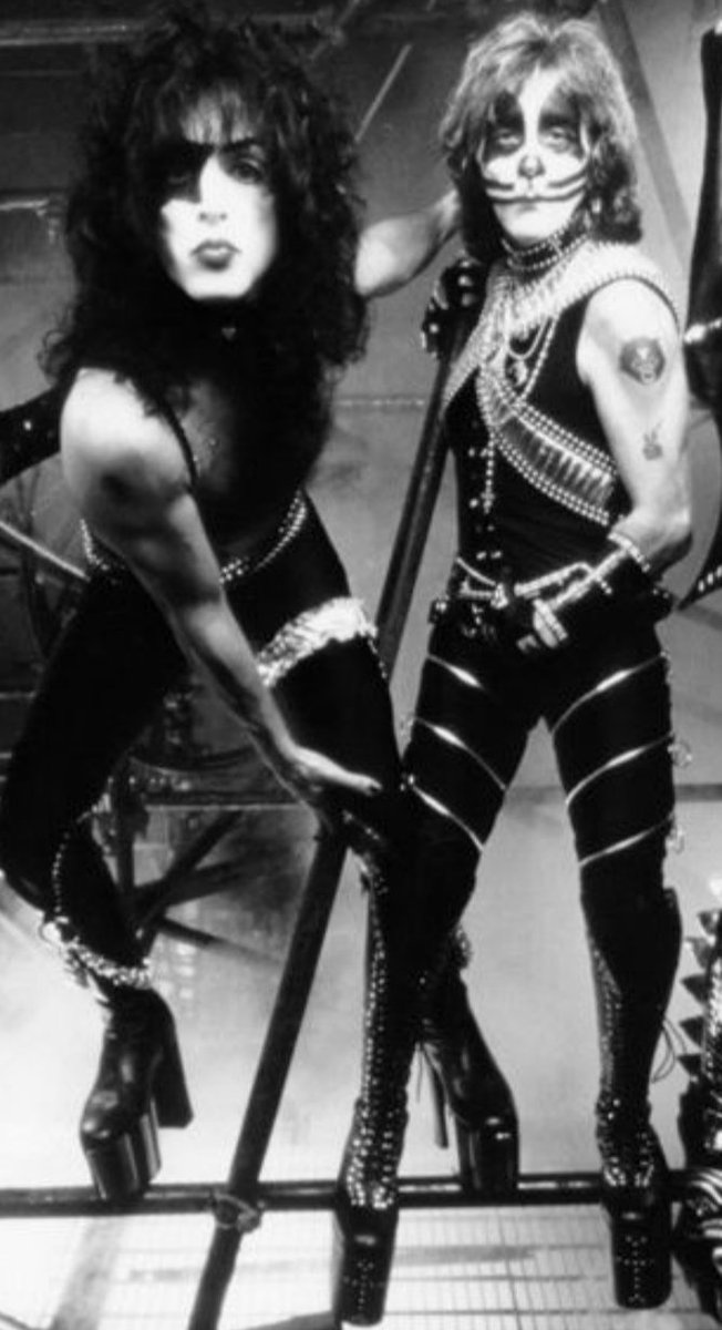 Don1313's tweet photo. The b&w is deceptive! 👀😉 #Caturday #StarchildSaturday #PeterCriss #PaulStanley #90sKISS https://t.co/brZO1FEfgw