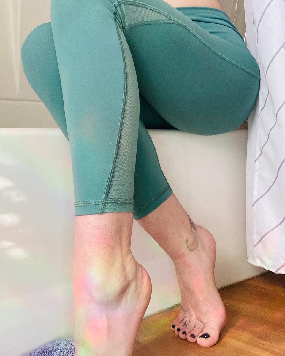 BareBombshellB's tweet photo. wishing everyone sunshine, rainbows &amp; all that cute shit this holiday weekend 🌈🤍✨ #soles #sexysoles #solesandtoes #toes #cutetoes #sexytoes #curvyfeet #flexiblefeet #feetlovers #onlyfeet #onlyfans #sweatysoles #footmodels #feetmodels #footfetish #feetfetish #arches #archedfeet https://t.co/N1YqmfksCf