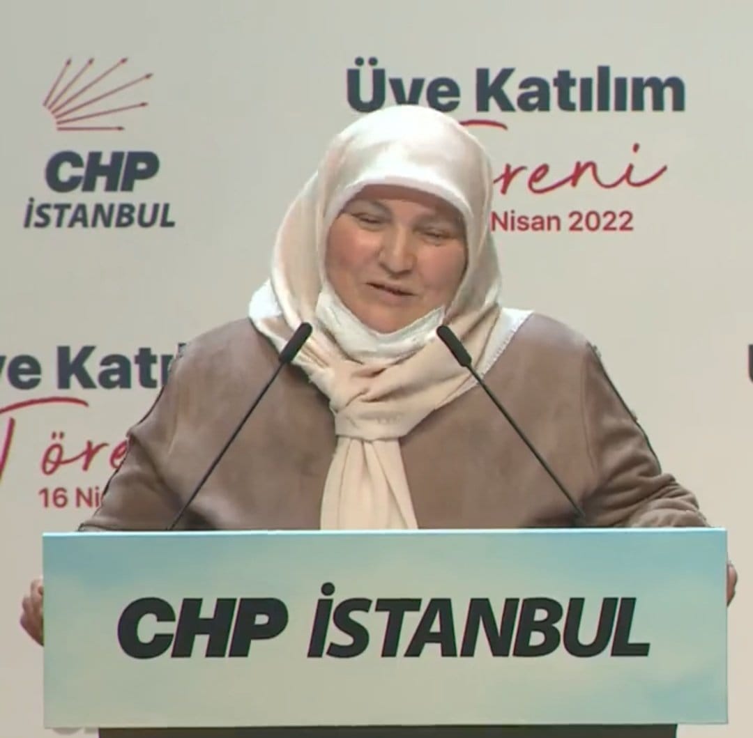 Akparti'den istifa edip , CHP'ye geçtiğini belirten Ayşe Arayan teyze ve eşinin hep CHP'li olduğu ve hiç Akparti'li olmadıkları anlaşıldı...