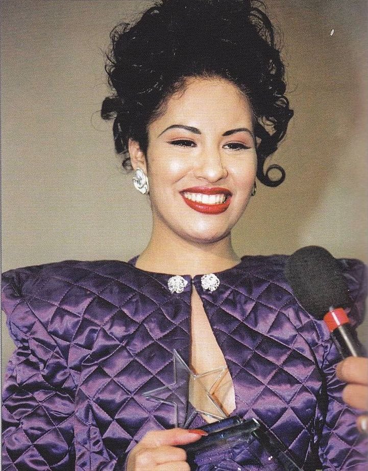 sugawifies's tweet photo. happy birthday babes we miss you love you from the moon and back.💜💟♈️💜💜#anythingforselenas #SelenaQuintanilla #SelenaDay https://t.co/3KHDsu0UgY