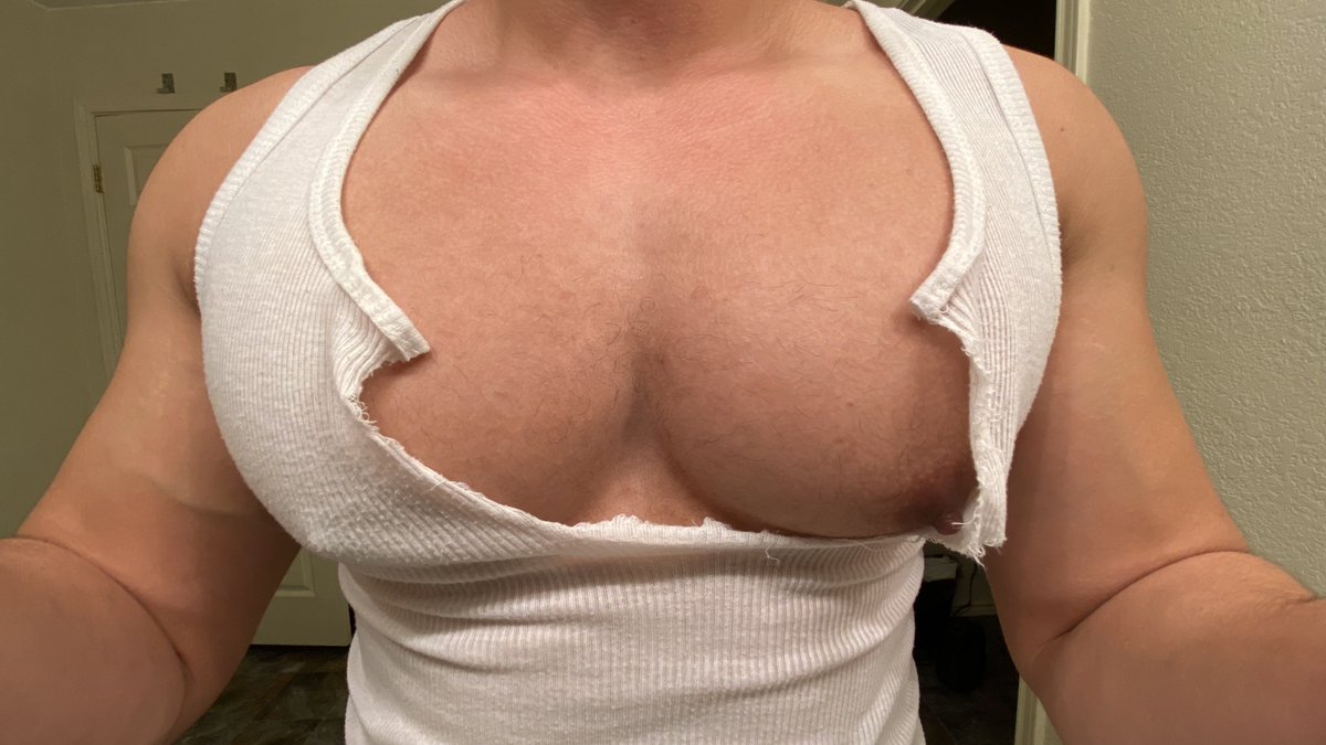 speedyhades28's tweet photo. Nip slip https://t.co/cfsDHnze6S